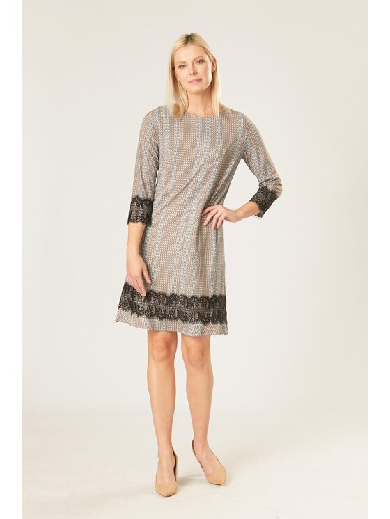 QUIOSQUE QUIOSQUE Každodenní šaty RETROWALL DRESS Barevná Regular Fit