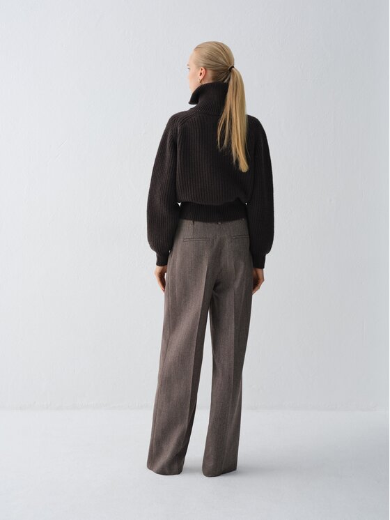 La Mania La Mania Sweter FENN Brązowy ciemny Basic Fit