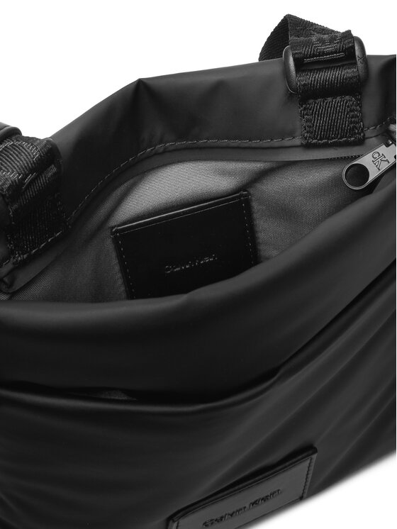 Calvin Klein Calvin Klein Ľadvinka Puffer Utility Flatpack LV04D3224G Čierna