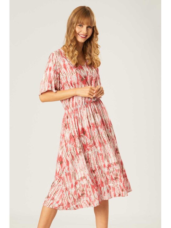 QUIOSQUE QUIOSQUE Každodenné šaty RECTANGY DRESS Ružová Regular Fit