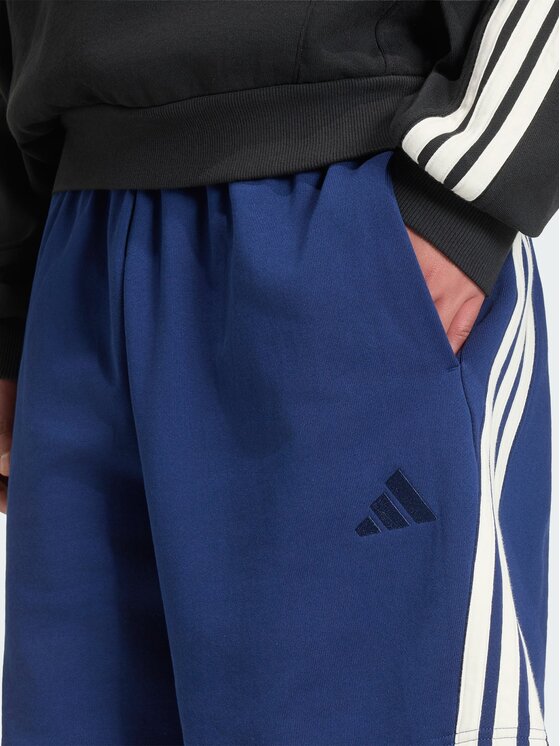 adidas adidas Szorty sportowe 168110 Niebieski jasny Loose Fit