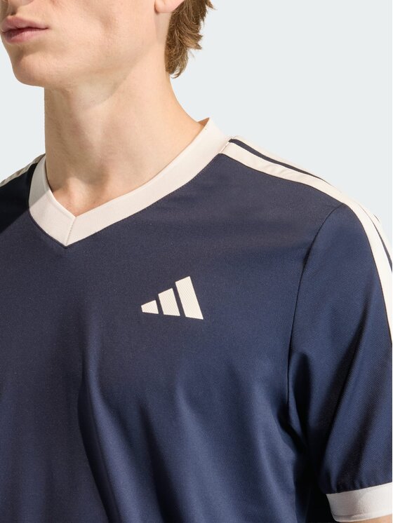 adidas adidas Koszulka techniczna TENNIS CLASSICS Niebieski jasny Regular Fit