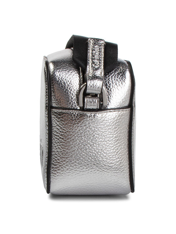 Calvin Klein Calvin Klein Kabelka Edged Camera Bag Met K60K605277 Stříbrná