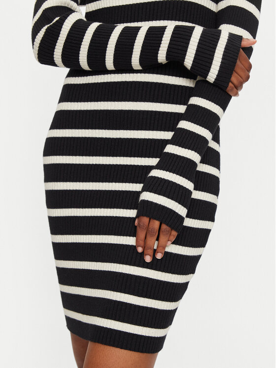 Fracomina Fracomina Džemper haljina FR24WD5005K462N8 Crna Slim Fit