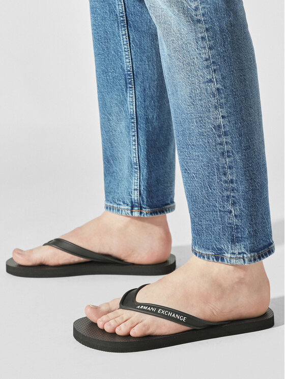 Armani Exchange Armani Exchange Šlepetės per pirštą XUQ002 XV676 00002 Juoda