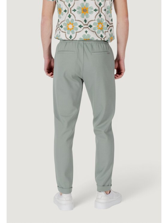 Antony Morato Antony Morato Spodnie dresowe CARROT FIT WITH LOGOED METAL BADGE Zielony Carrot Fit