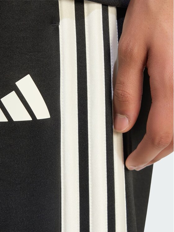 adidas adidas Spodnie materiałowe 165294 Czarny Loose Fit