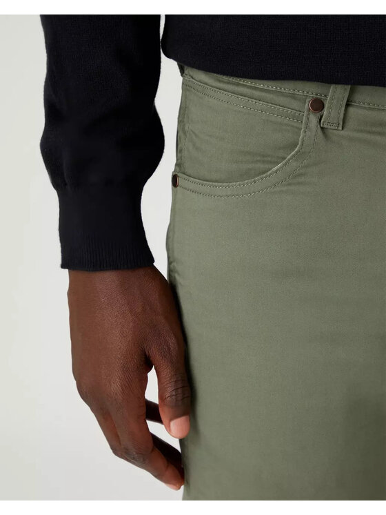 Wrangler Wrangler Spodnie materiałowe LARSTON Zielony Slim Fit