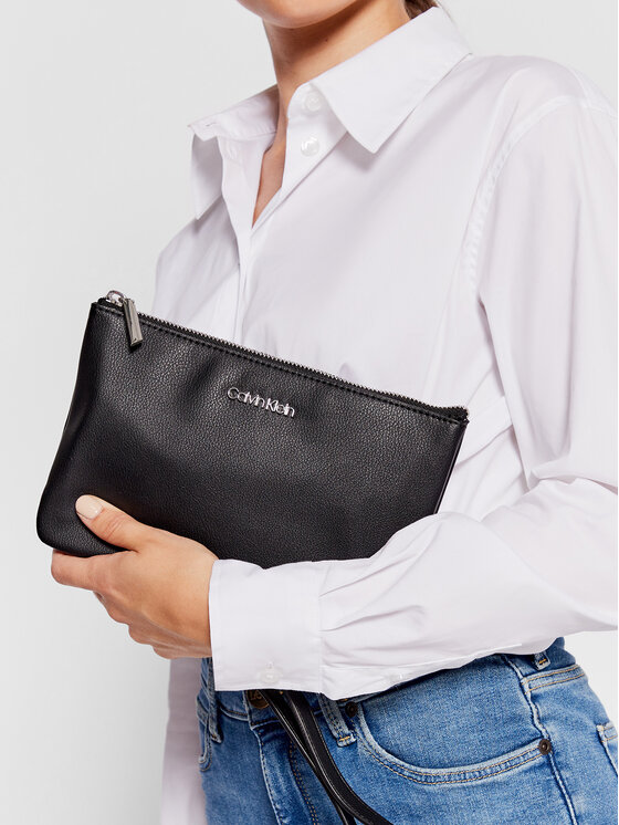 Calvin Klein Calvin Klein Torbica Ck Must Ew Dbl Cpt Xbody K60K608409 Crna