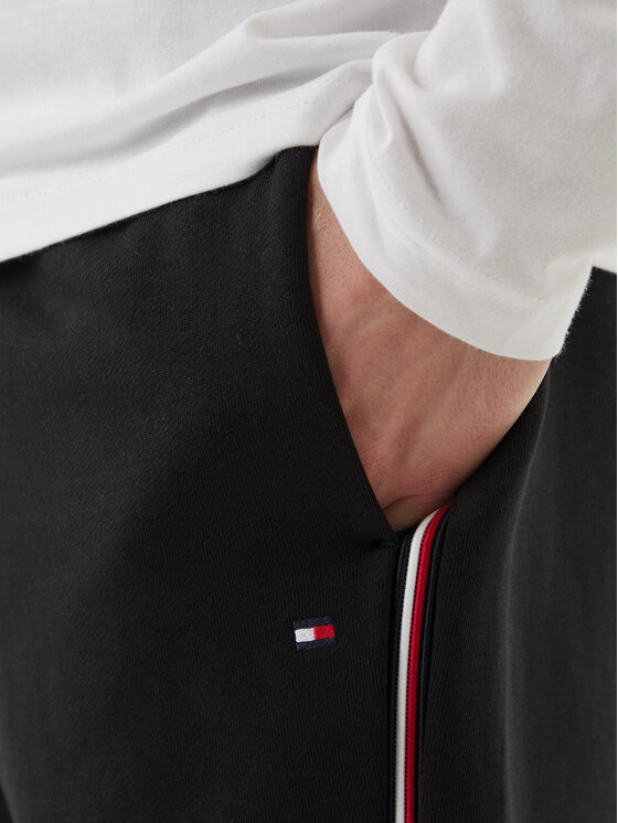 Tommy Hilfiger Tommy Hilfiger Športové kraťasy Global Stripe MW0MW42883 Čierna Regular Fit