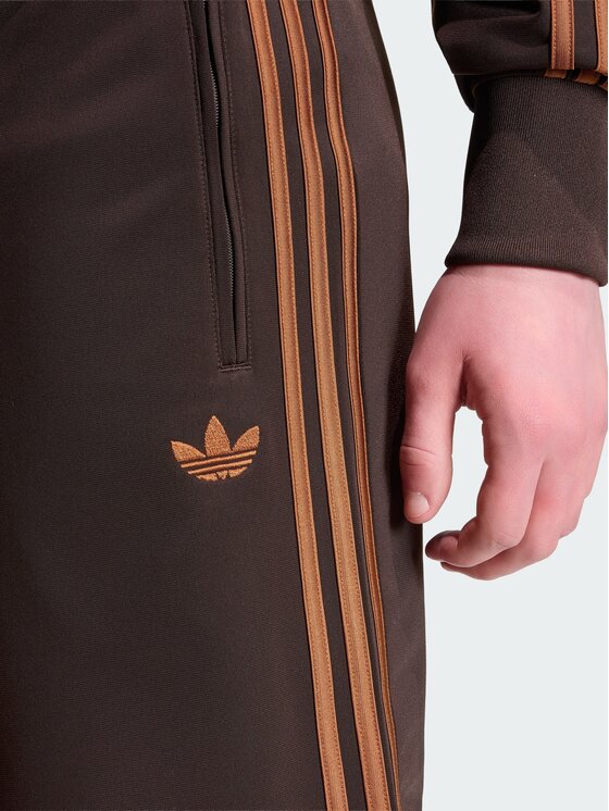 adidas adidas Szorty materiałowe 159247 Brązowy ciemny Regular Fit