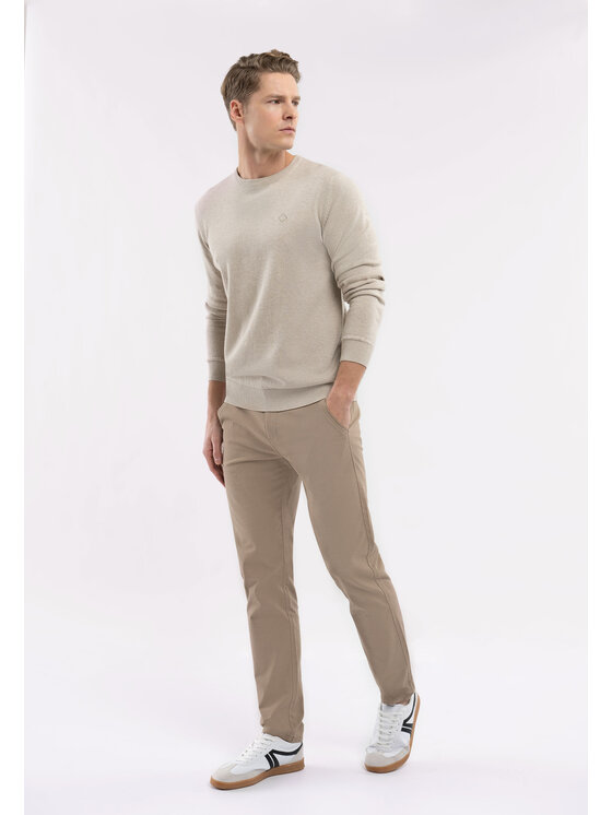 Volcano Volcano Sweter S-RADO Biały Regular Fit