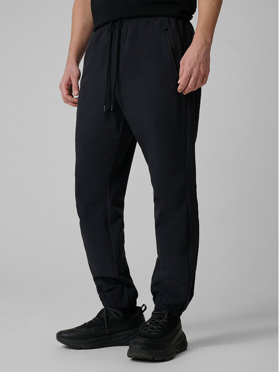 4F 4F Joggery FLUID EXPRESSIONS Czarny Regular Fit