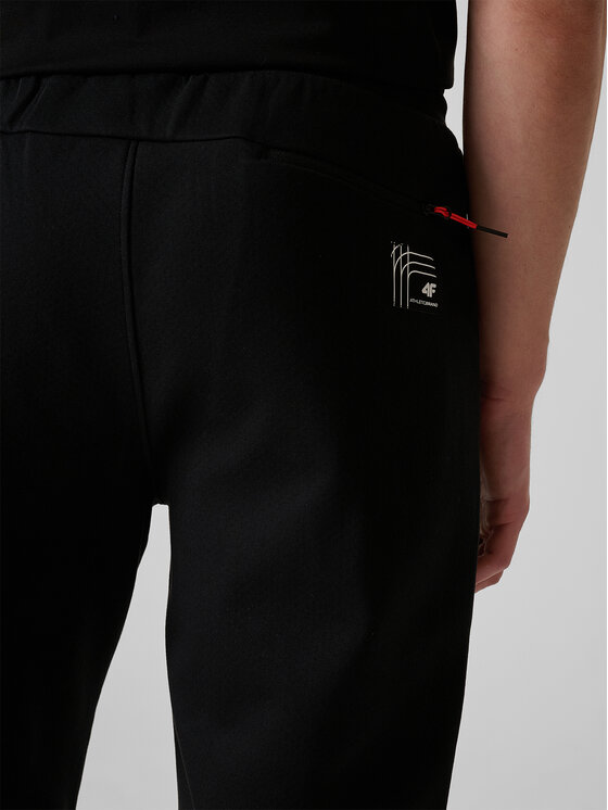 4F 4F Spodnie dresowe MONOCHROME MOVEMENT Czarny Regular Fit