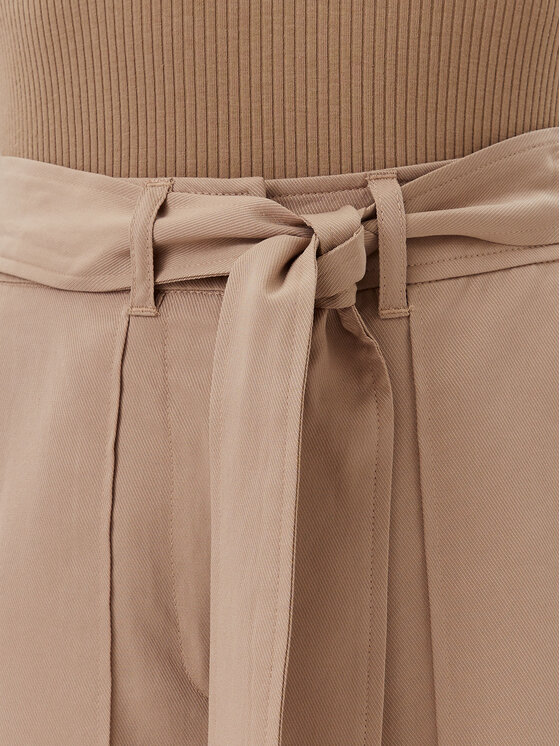 Guess Guess Pantaloncini di tessuto W5GD1R WG4C2 Beige Relaxed Fit