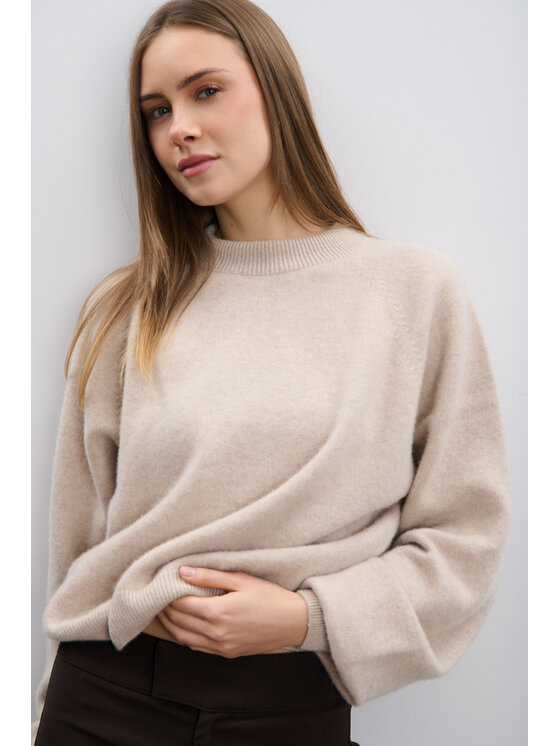 Fobya Fobya Sweter F2082 Beżowy Basic Fit