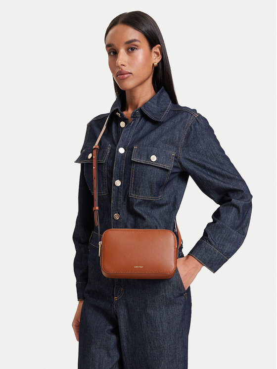 Calvin Klein Calvin Klein Torebka Foil Logo Elongated Camera Bag LV04F3276G Brązowy