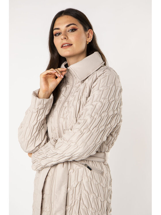 QUIOSQUE QUIOSQUE Kurtka zimowa 9RS011103 Biały Regular Fit