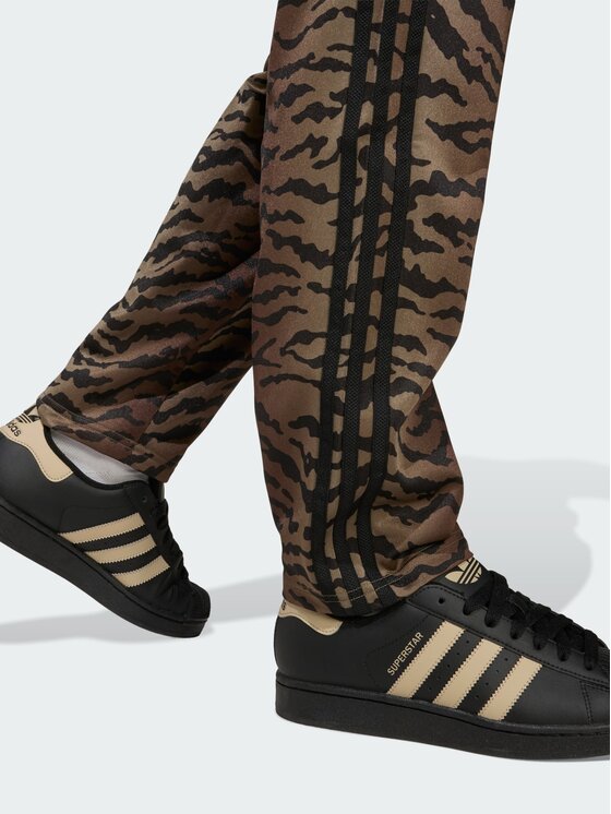 adidas adidas Spodnie dresowe 159111 Brązowy ciemny Regular Fit
