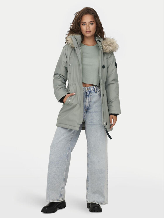 ONLY ONLY Striukė Iris 15304625 Žalia Regular Fit