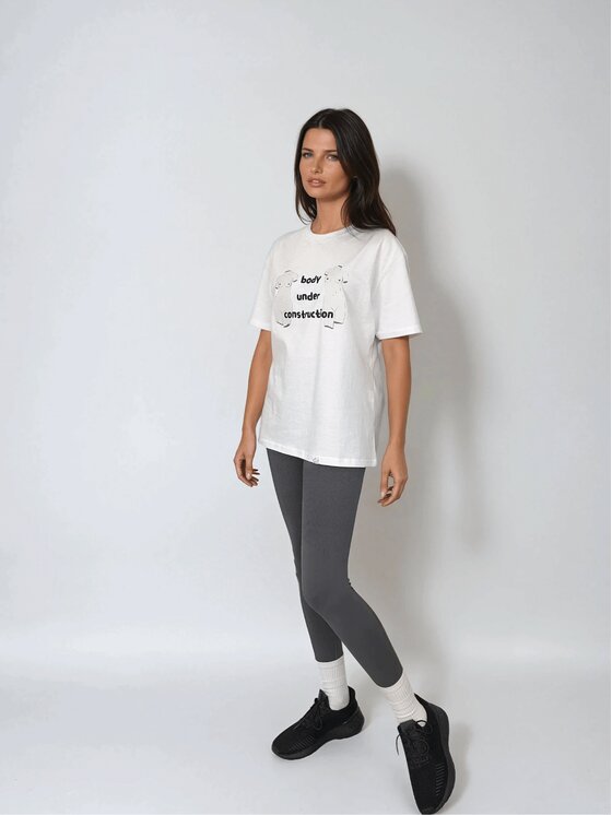 BeShaped BeShaped T-Shirt Body Under Construction Biały Oversize