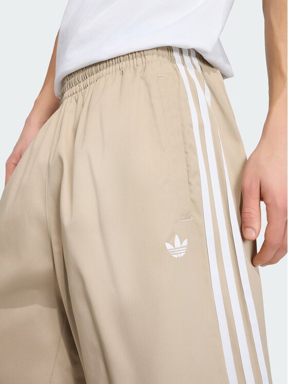 adidas adidas Kratke hlače iz tkanine 169001 Bež Oversize