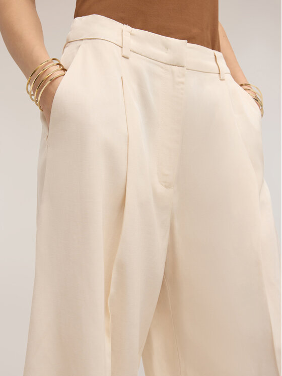 Motivi Motivi Pantaloncini di tessuto P03CQ004708N011 Crema Regular Fit