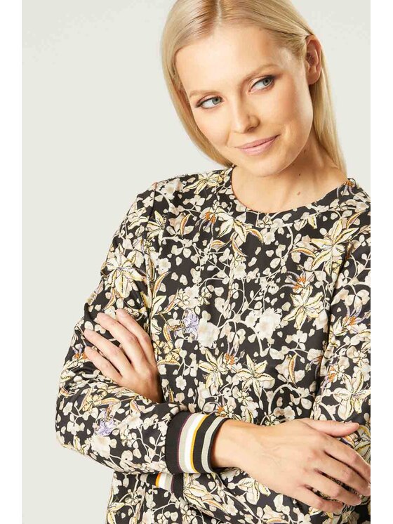 QUIOSQUE QUIOSQUE Blúzka BLACK FLOWER BLOUSE Čierna Regular Fit
