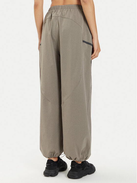 Under Armour Under Armour Spodnie dresowe Ua Unstoppable Airvent Parachute Pant 1382740-200 Szary Loose Fit