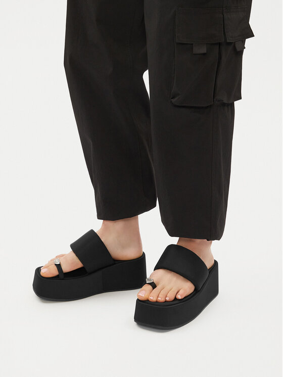 Juicy Couture Juicy Couture Čības uz pirksta WSS21512-02 Melns