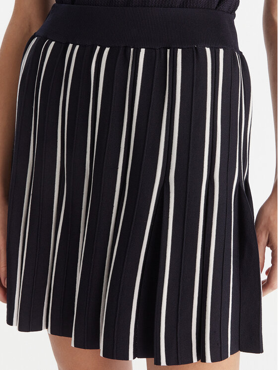 Guess Guess Плисирана пола V5GD00 Z3D60 Черен Regular Fit