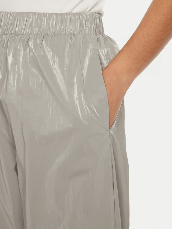 Guess Guess Pantaloni da tuta V5RB09 WGUJ0 Grigio Regular Fit