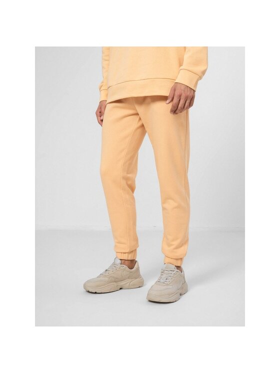 Outhorn Outhorn Teplákové nohavice OTHAW22TTROM030-74S Žltá Regular Fit