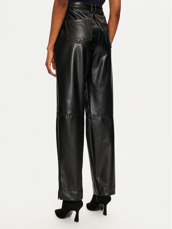 Pieces Pieces Hlače od imitacije kože Neeth 17151699 Crna Straight Fit