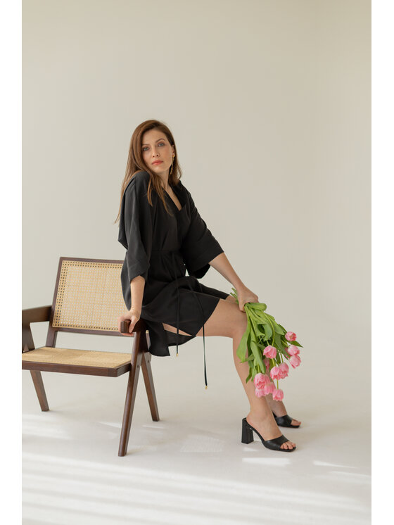 Entelier Entelier Sukienka koktajlowa kimonowa krótka Czarny Relaxed Fit