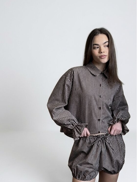 Le Songe Le Songe Szorty materiałowe RAYA Brązowy Basic Fit