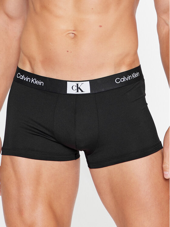 Calvin Klein Underwear Calvin Klein Underwear Komplekti kuulub 3 paari boksereid 000NB3532A Must