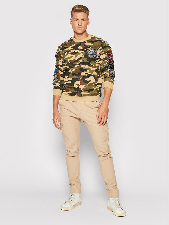 Guess sales camo sweatshirt