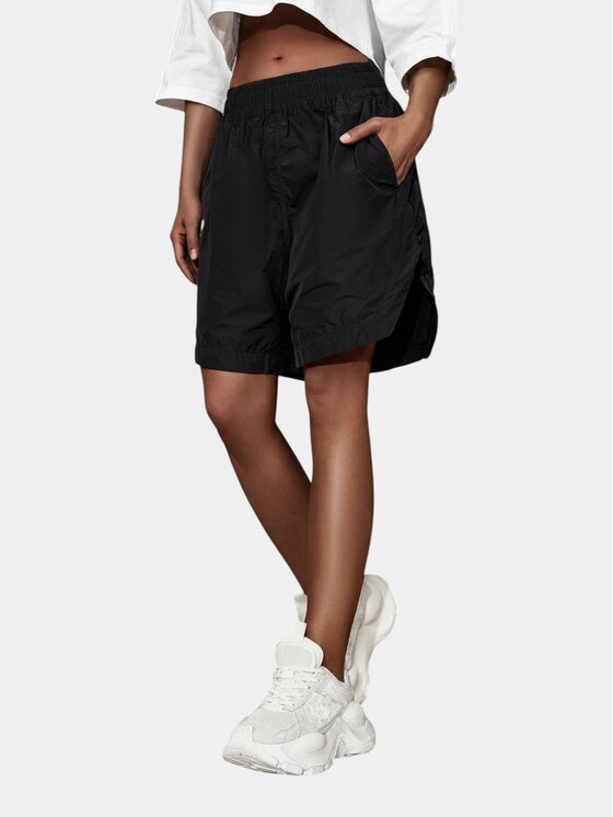 MADE BY SOCIETY MADE BY SOCIETY Spodnie materiałowe Bermude COSMIC REBEL - B27416 Czarny Basic Fit