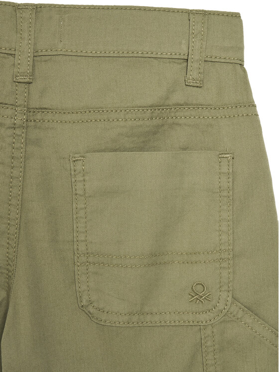 United Colors Of Benetton United Colors Of Benetton Kratke hlače iz tkanine 47RGC902U Zelena Regular Fit