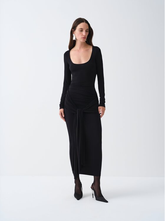 La Mania La Mania Sukienka dzianinowa KAYLA Czarny Basic Fit