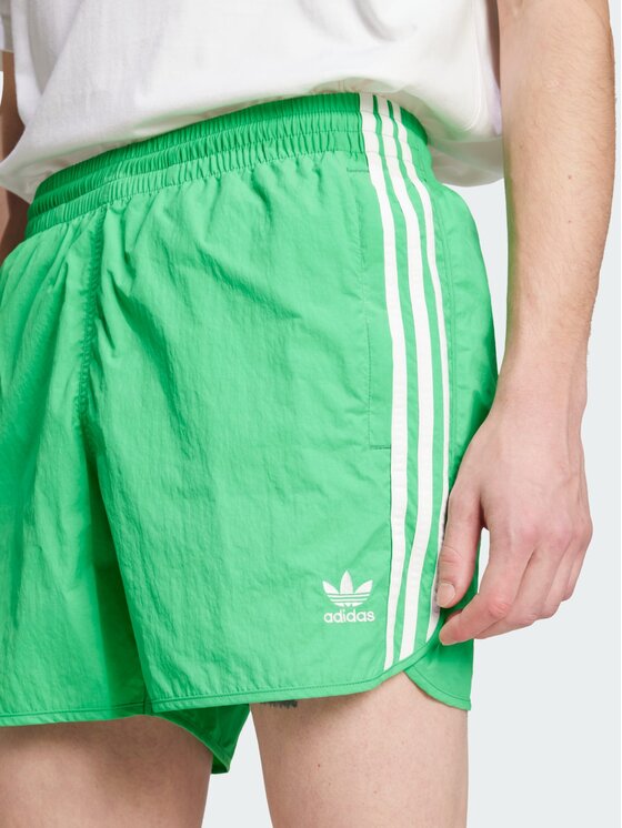 adidas adidas Szorty materiałowe Adicolor Zielony Regular Fit