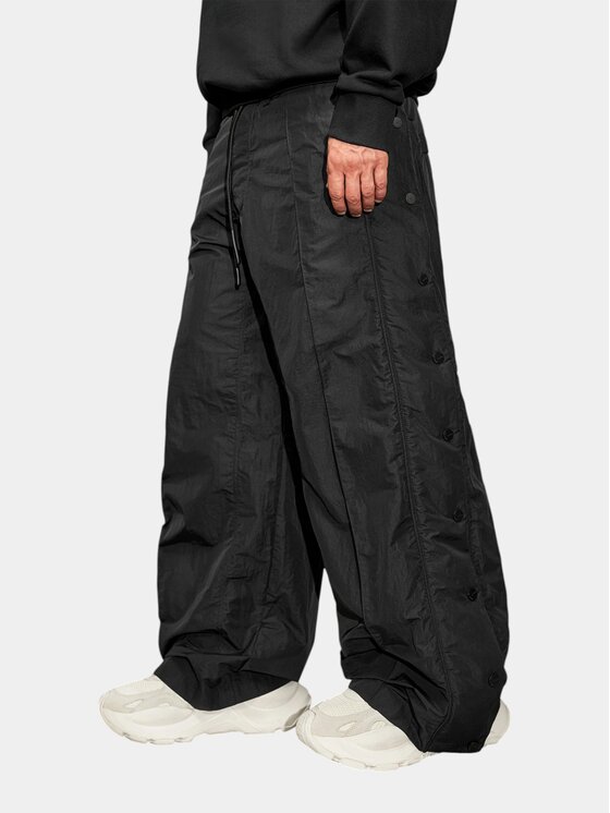 MADE BY SOCIETY MADE BY SOCIETY Spodnie materiałowe L’OMBRE - P17825 Czarny Basic Fit