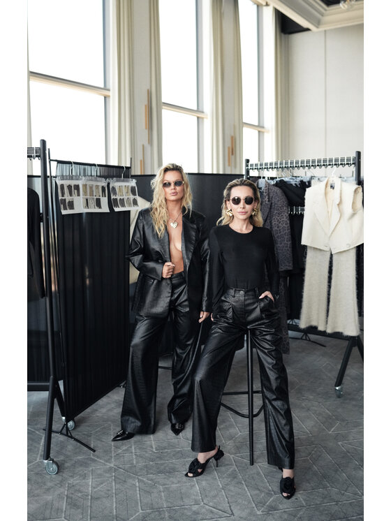 Magda Matyja Magda Matyja Spodnie skórzane SILVANA TROUSERS Czarny Relaxed Fit