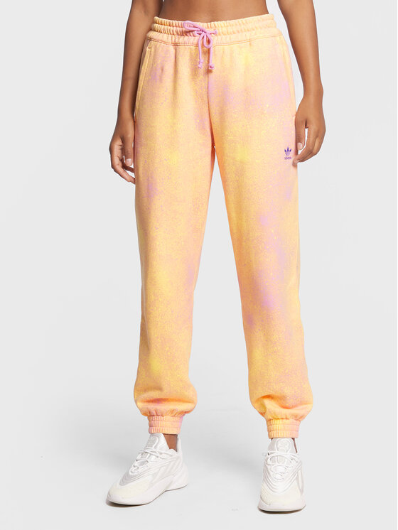 adidas Pantaloni trening Allover Print HL6603 Colorat Loose Fit
