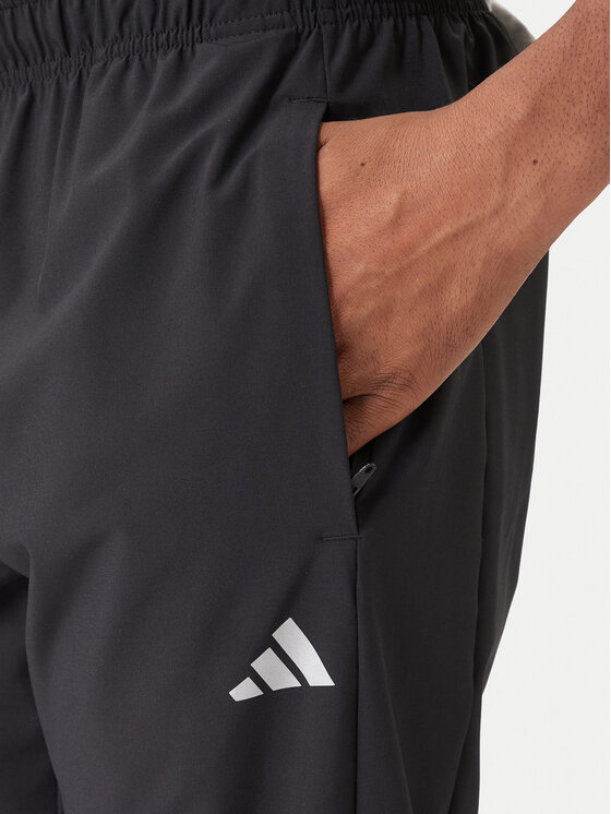 adidas adidas Teplákové kalhoty Training Essentials Holiday JM5441 Černá Regular Fit