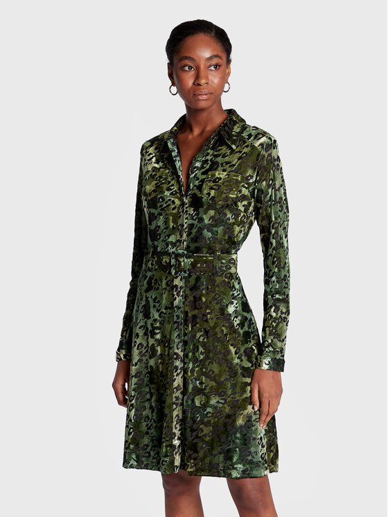 Guess Robe chemise Ebonie W2BK89 KBDS0 Vert Slim Fit Modivo