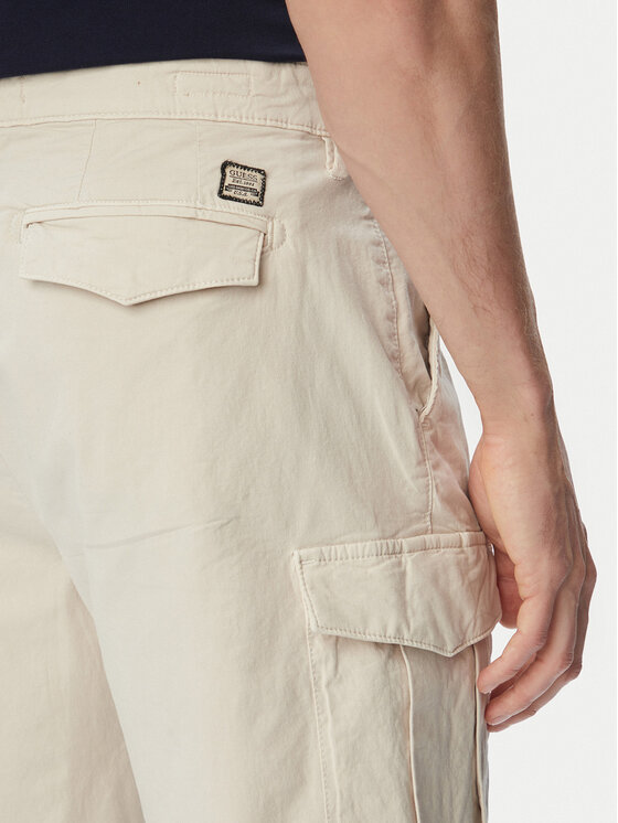 Guess Guess Pantaloncini di tessuto M6GDVA W1703 Crema Regular Fit