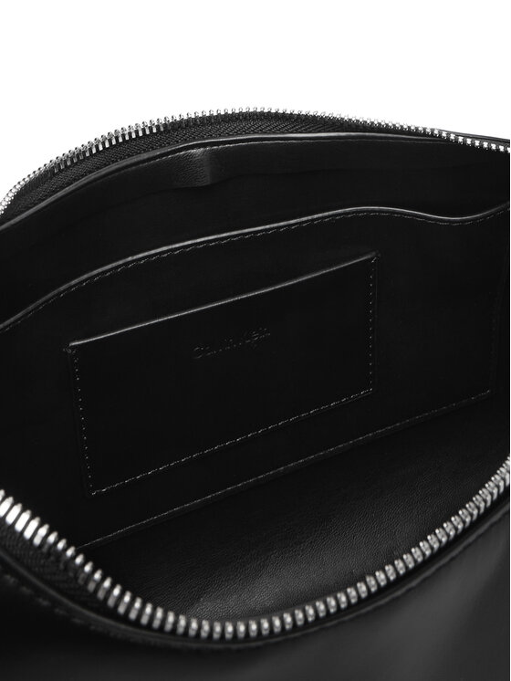 Calvin Klein Calvin Klein Soma Emblem Hw Lthr Shoulder Bag LV04F3262G Melns