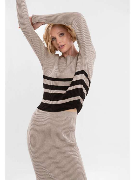 Volcano Volcano Sweter S-LARA Czarny Regular Fit